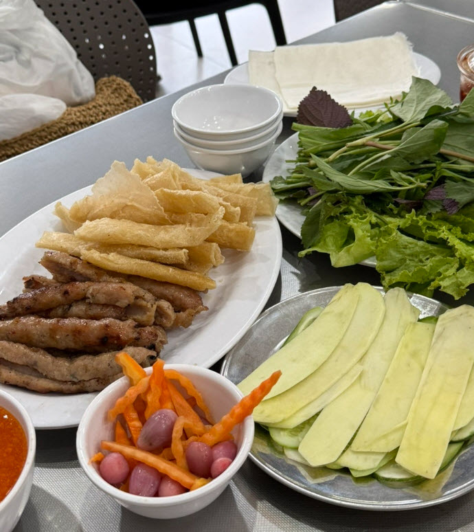 Khách Hàn sang Việt Nam mê mẩn món rau xào ngon nhất Đông Nam Á - 6