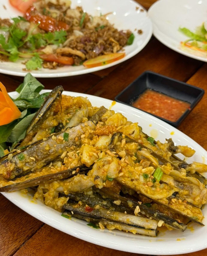 Khách Hàn sang Việt Nam mê mẩn món rau xào ngon nhất Đông Nam Á - 9