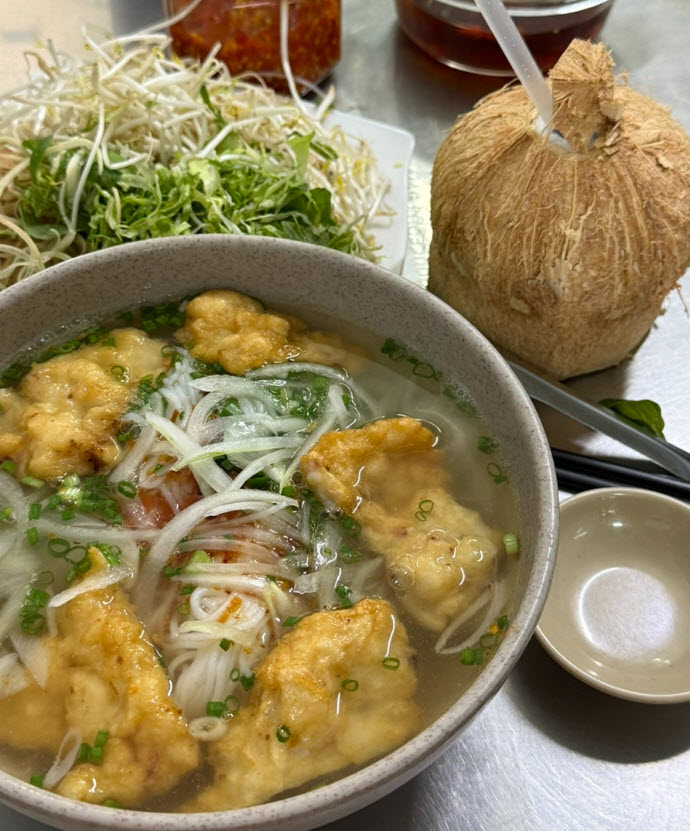 Khách Hàn sang Việt Nam mê mẩn món rau xào ngon nhất Đông Nam Á - 11