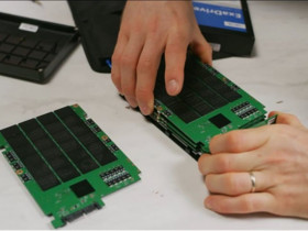 Chiếc SSD 100TB giá gần 1 tỷ đồng: Vì sao vẫn là 