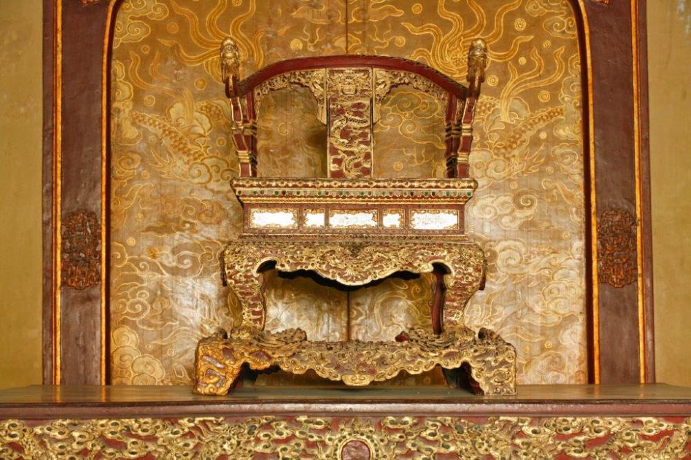 Thành lập Hội đồng đánh giá tình trạng và đề xuất phương án bảo quản, phục chế bảo vật quốc gia Ngai vua triều Nguyễn - 1