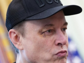 Tỷ phú Elon Musk kể về cú đấm gây bầm tím ở mắt