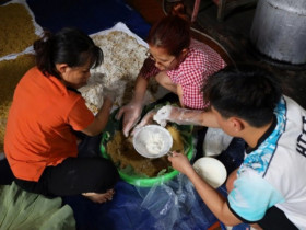 Chỉ làm món này để bán ngày Tết Đoan Ngọ, có nhà thu về hàng chục triệu đồng