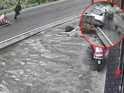 Giao thông - Clip: Tải xê bỏ xe chạy tránh tảng đá khổng lồ rơi xuống