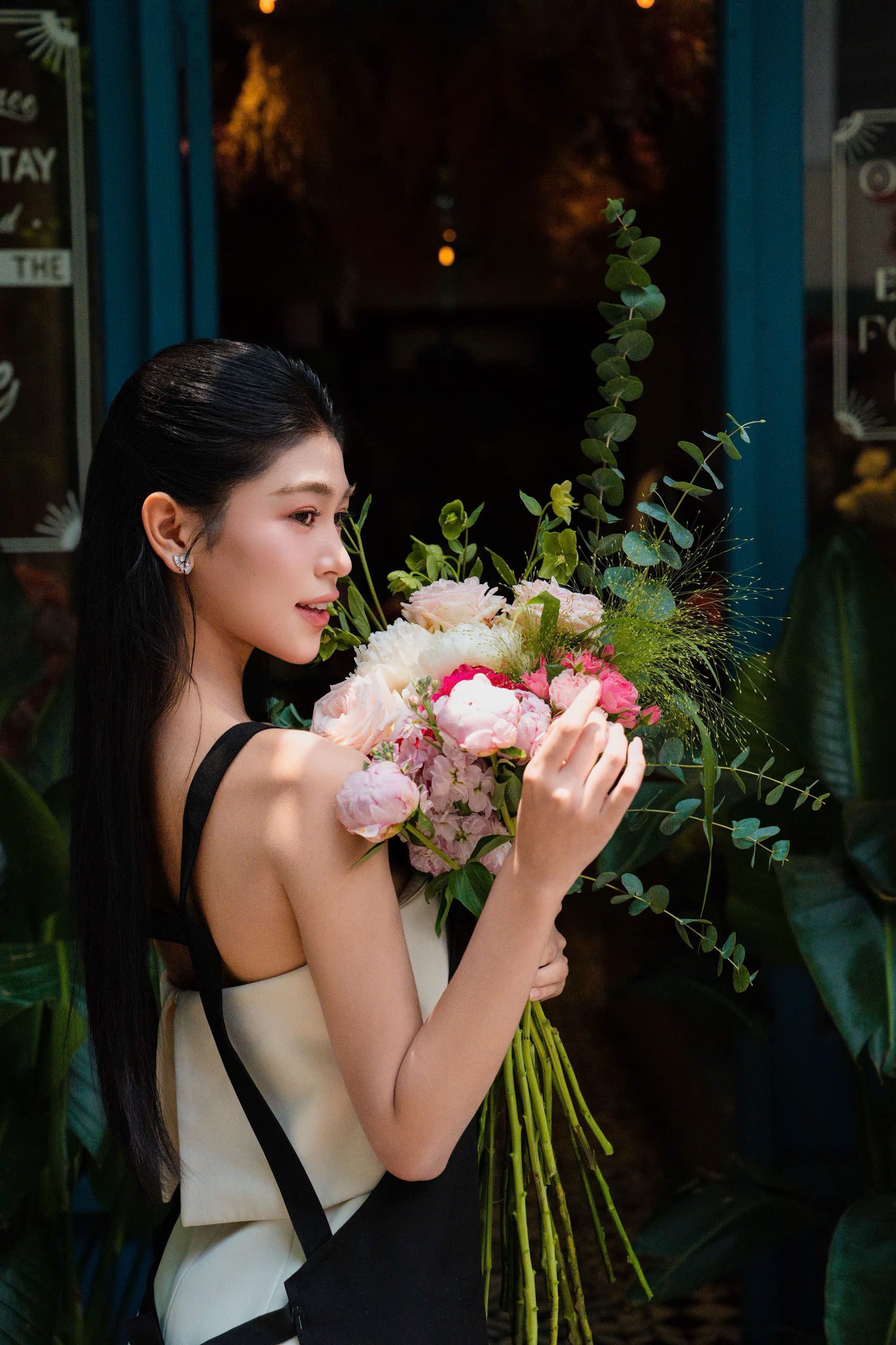 Nữ sinh Ngoại giao giỏi ngoại ngữ “gây sốt” với vẻ đẹp tri thức - 3