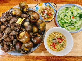 Luộc ốc, người cho nước người cho thêm mẻ, còn đây là cách làm của người bán ốc khiến con nào cũng ngon ngọt, sạch, giòn
