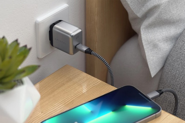 Lưu ý mà mọi người cần nắm rõ khi sạc điện thoại vào mùa hè - 2