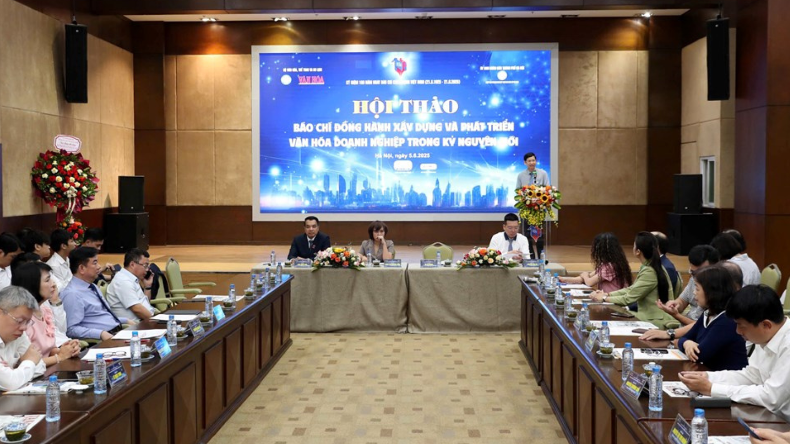 Báo chí đồng hành xây dựng và phát triển văn hóa doanh nghiệp trong kỷ nguyên mới - 1