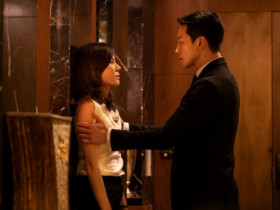 Mừng rỡ vì chồng cũ xin tái hôn, lúc anh quấn khăn từ phòng tắm bước ra, tôi tái mặt chạy đi