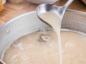 Hầm xương, nên cho muối vào lúc nào nước mới trong, 30 năm tôi làm sai giờ mới biết cũng chưa muộn