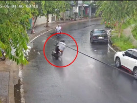Clip: Kinh hoàng xe máy ôm cua như 