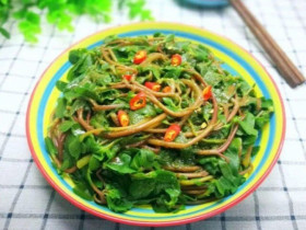Cây dại vứt xuống đất là mọc tua tủa, có vị chua chua đem nấu canh hoặc xào vừa ngon lại bổ