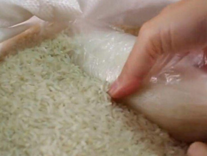 Gia đình - Mẹ chồng hoảng hốt khi thấy con dâu nhét củ cải vào thùng gạo, nhưng vài ngày sau thì phải khen nức nở!