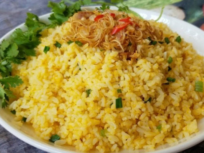 Gia đình - Làm cơm rang trứng đừng cho ngay vào chảo, thêm bước này mới chuẩn, hạt nào cũng vàng ươm căng bóng, săn chắc