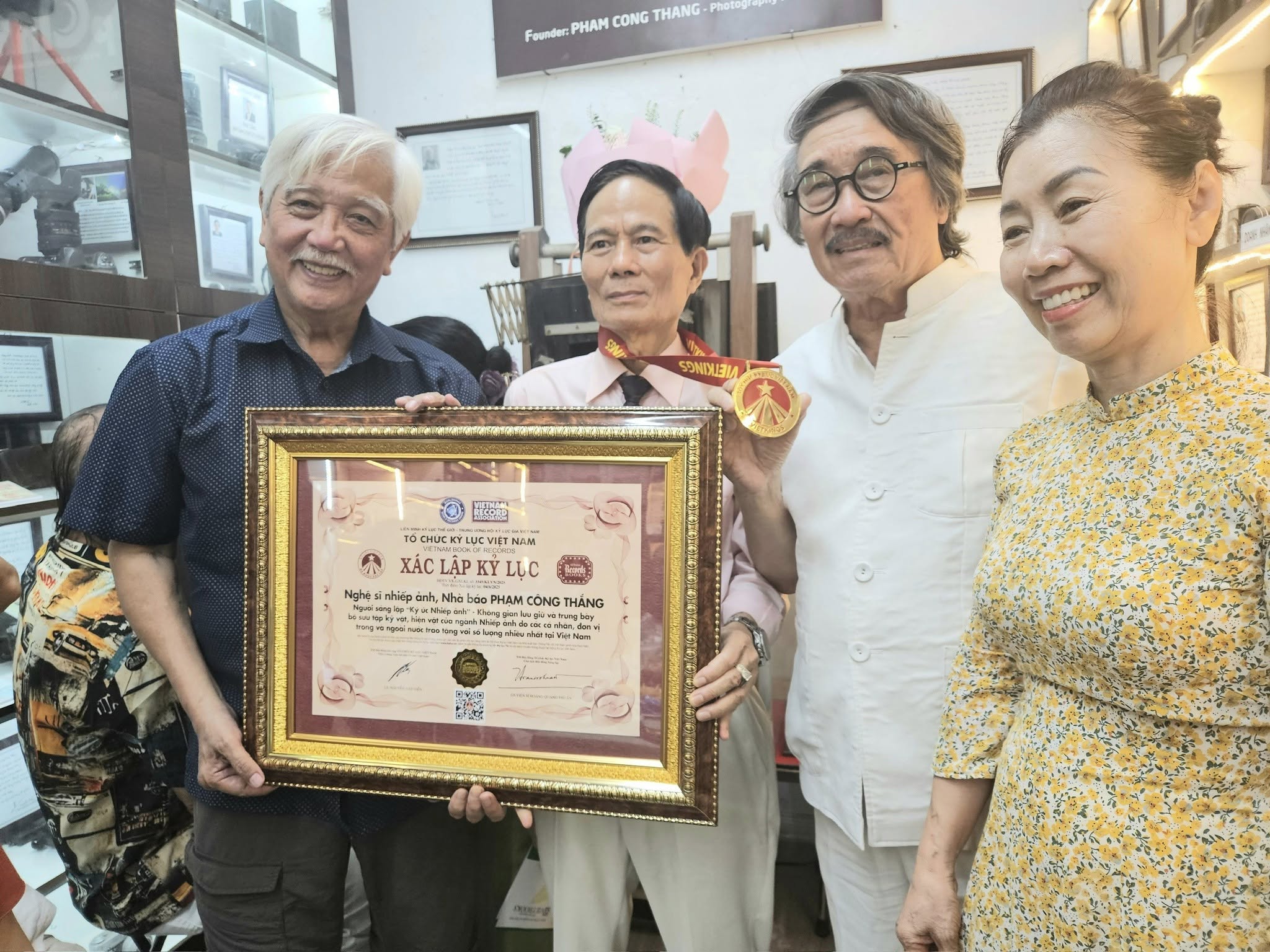 Nghệ sĩ nhiếp ảnh, Nhà báo Phạm Công Thắng, Chủ nhân KUNA nhận Bằng xác nhận Kỷ lục Việt Nam - 1