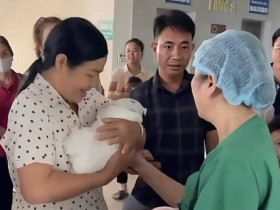 Làm thụ tinh nhân tạo, sản phụ Bắc Giang như "trúng độc đắc" khi sinh tới 3 bé, gia đình có tổng cộng 6 con đủ nếp đủ tẻ