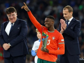 Cầu thủ xuất sắc nhất chung kết Nations League 2024/25, Nuno Mendes giàu cỡ nào?