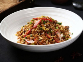 2 tháng chỉ ăn cơm chiên trứng, bé gái nhập viện nguy kịch