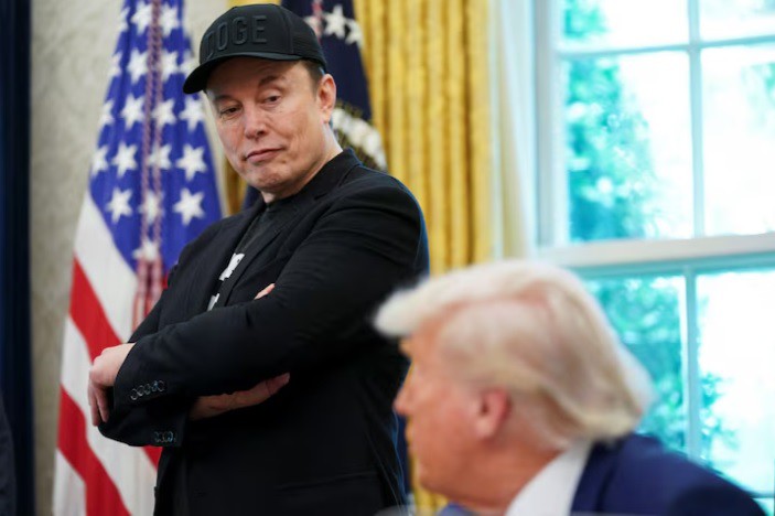 Elon Musk có động thái mới, cổ phiếu Tesla "nổi sóng" - 1