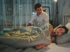 Nửa đêm chồng cũ tự ý xông vào nhà tôi, hành động sau đó của anh khiến tôi nghẹn ngào