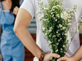 Chị gái bức xúc khi biết mẹ chu cấp tiền hẹn hò cho em trai