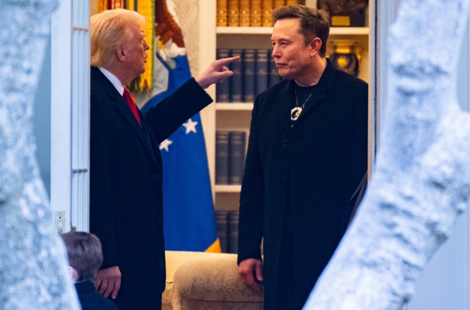 Ông Trump đang chuẩn bị làm điều này để trả đũa tỷ phú Elon Musk? - 1