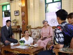 Ngày bố dượng mất, 2 con riêng của ông đuổi chúng tôi khỏi nhà nhưng mẹ tôi mừng ra mặt