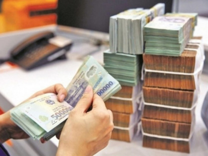 Kinh tế - Lãi tiết kiệm giảm mạnh, người dân còn mang bao nhiêu tiền gửi ngân hàng lấy lãi?