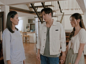 Dẫn chồng sắp cưới đến thăm mẹ chồng cũ, lúc về bà cho túi gạo quê, mở ra tôi bật khóc