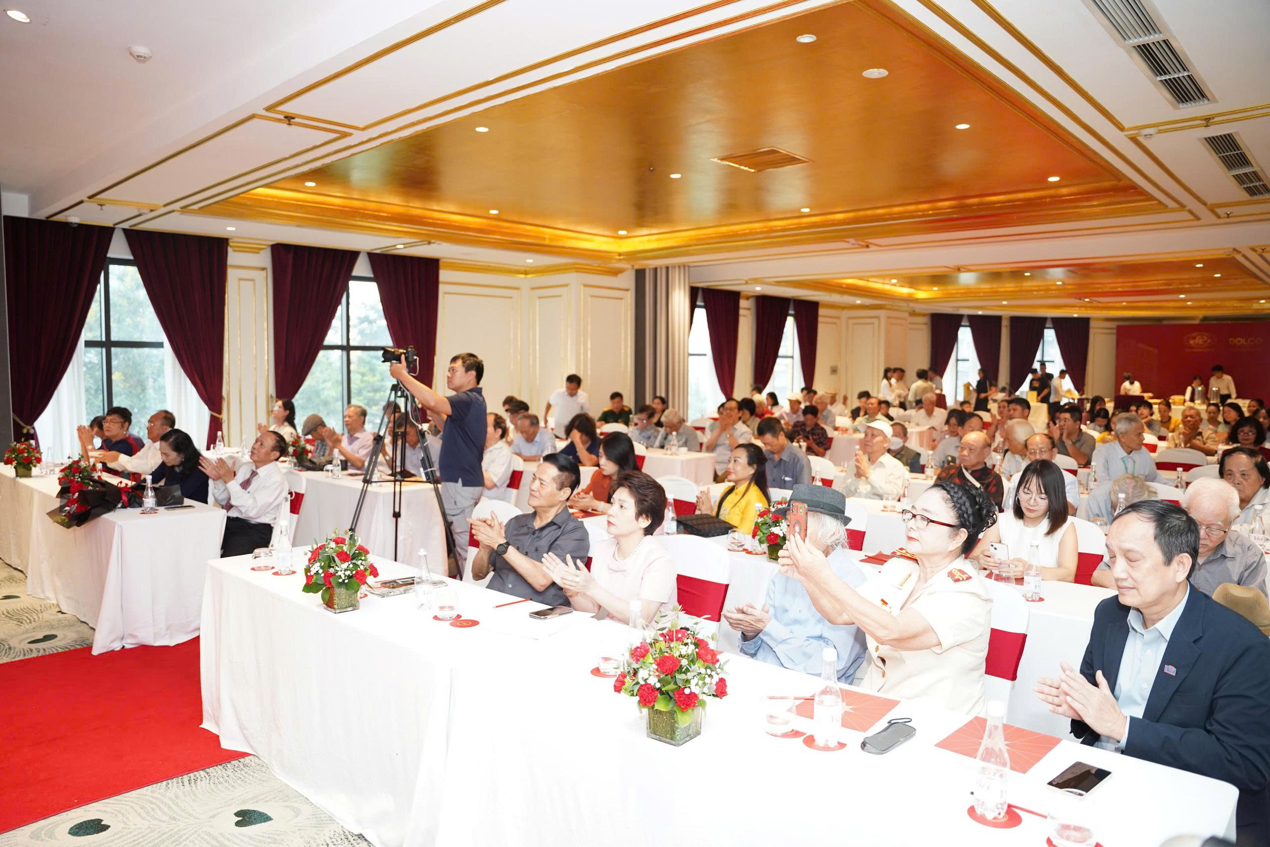 Thời báo Văn học nghệ thuật – Tự hào dấu ấn 5 năm - 1