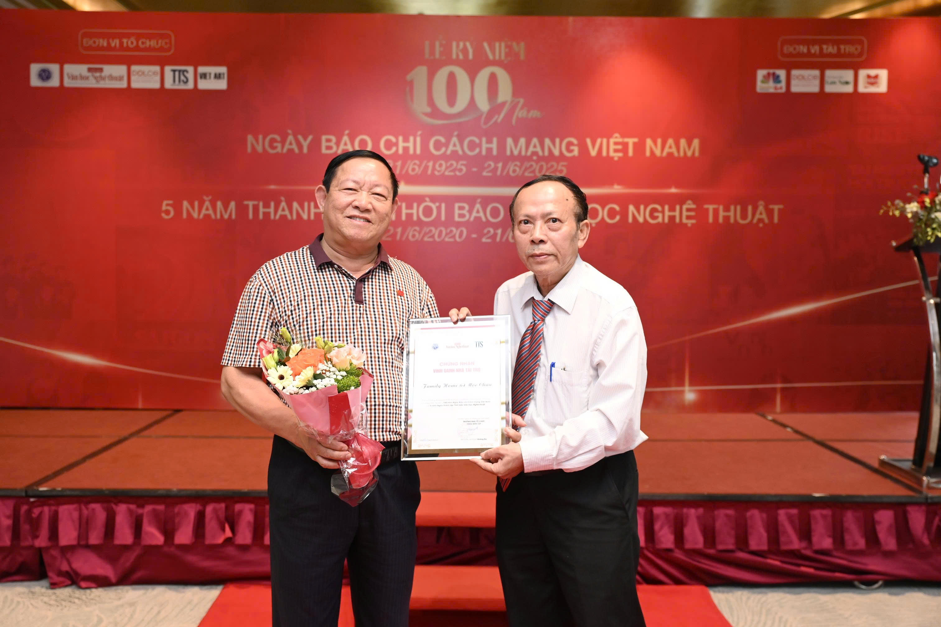Thời báo Văn học nghệ thuật – Tự hào dấu ấn 5 năm - 10