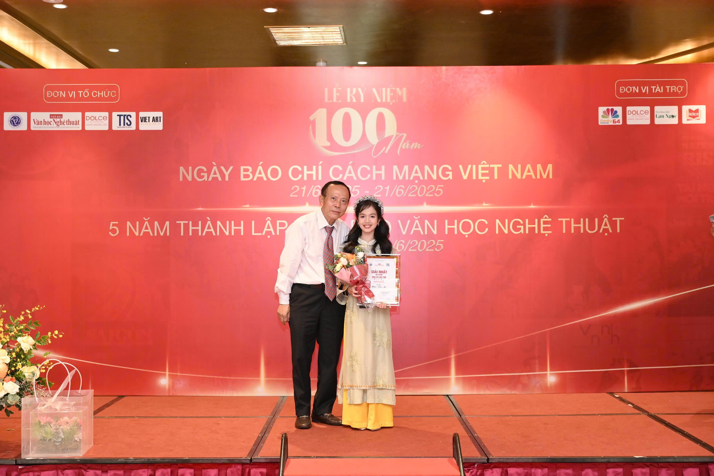 Thời báo Văn học nghệ thuật – Tự hào dấu ấn 5 năm - 6