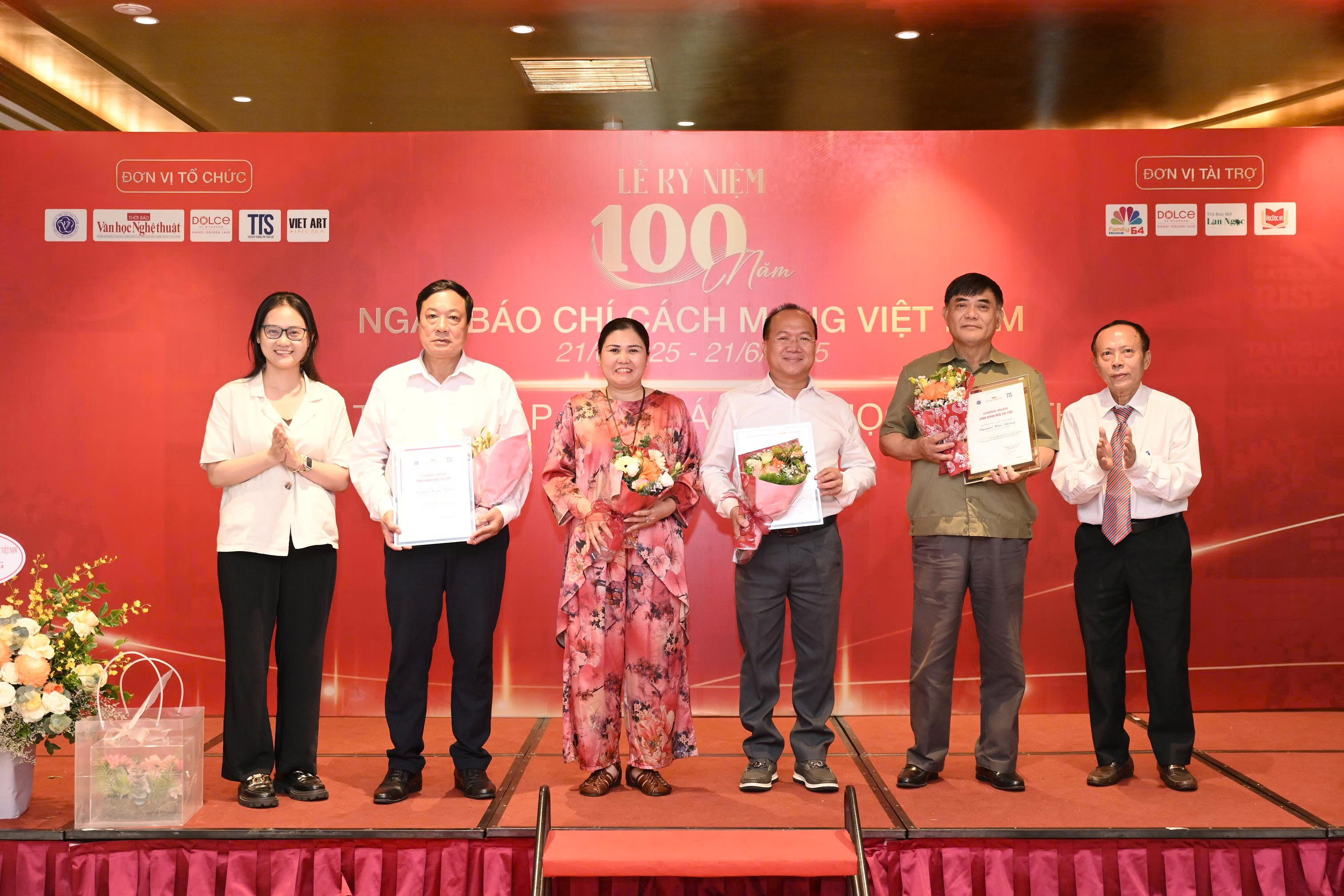 Thời báo Văn học nghệ thuật – Tự hào dấu ấn 5 năm - 9