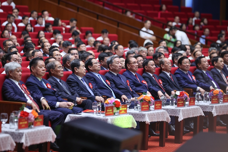 Một thế kỷ đồng hành cùng dân tộc của nền báo chí cách mạng Việt Nam - 1