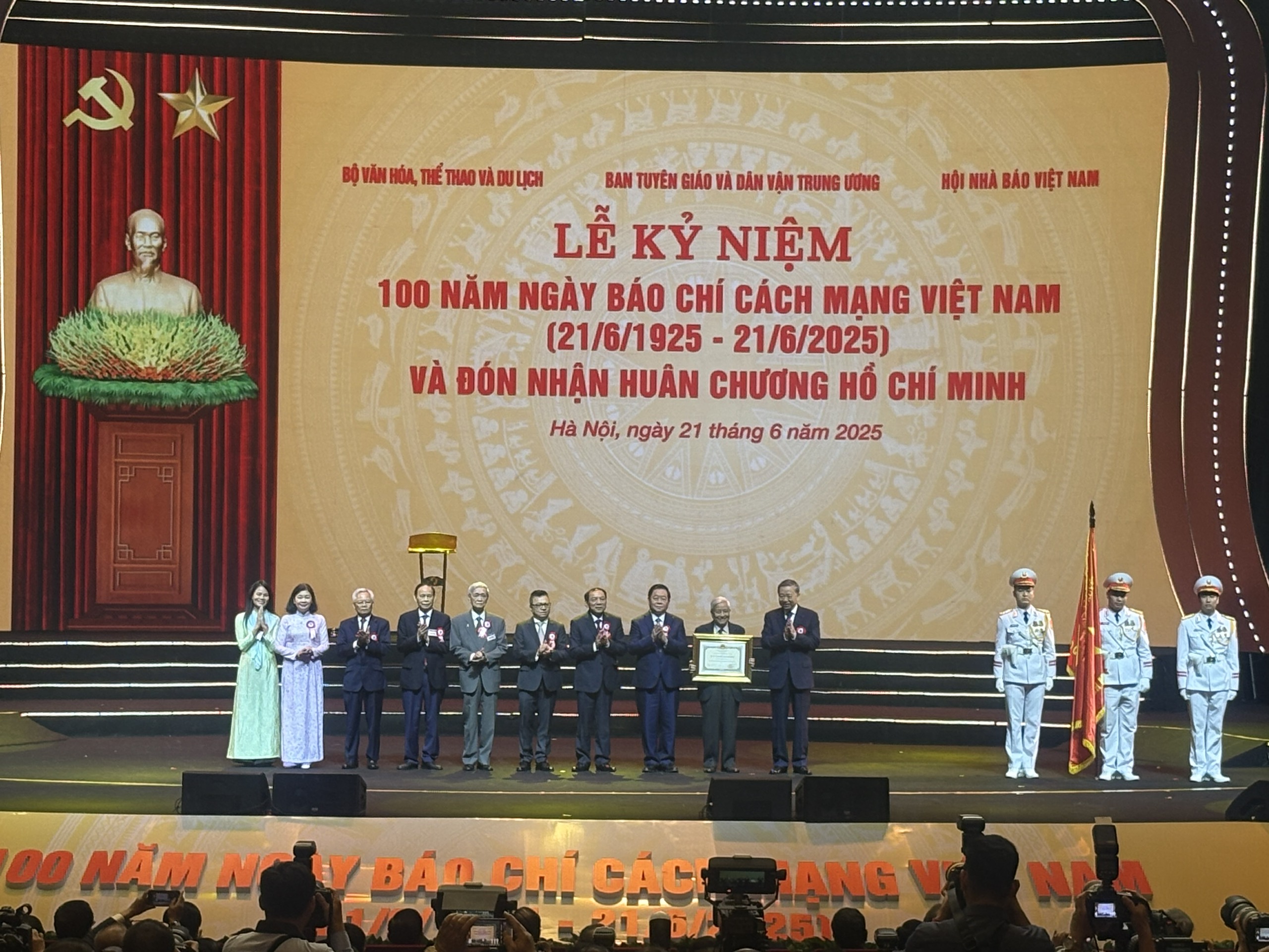 Một thế kỷ đồng hành cùng dân tộc của nền báo chí cách mạng Việt Nam - 4