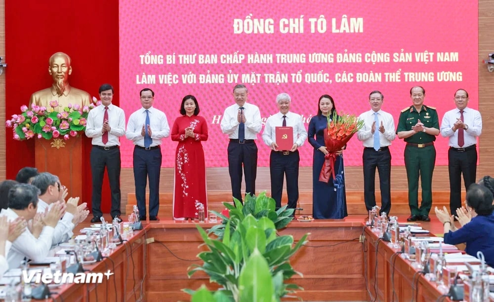 Tổng Bí thư Tô Lâm trao Quyết định thành lập Cơ quan Ủy ban Trung ương Mặt trận Tổ quốc Việt Nam - 5