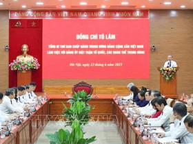 Tổng Bí thư Tô Lâm trao Quyết định thành lập Cơ quan Ủy ban Trung ương Mặt trận Tổ quốc Việt Nam