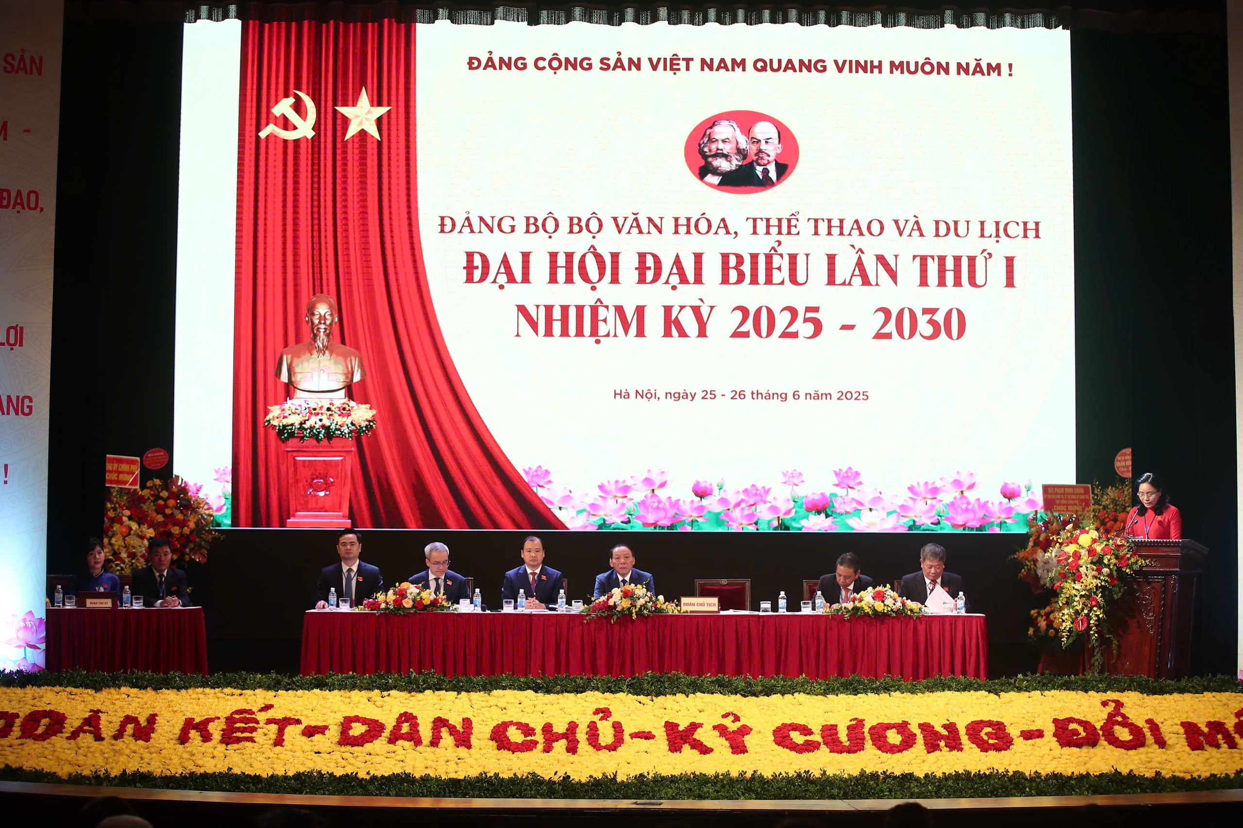 Bộ trưởng Nguyễn Văn Hùng: Đảng bộ Bộ VHTTDL luôn phải "giữ được nhịp" và tạo ra "nhịp mới" - 4