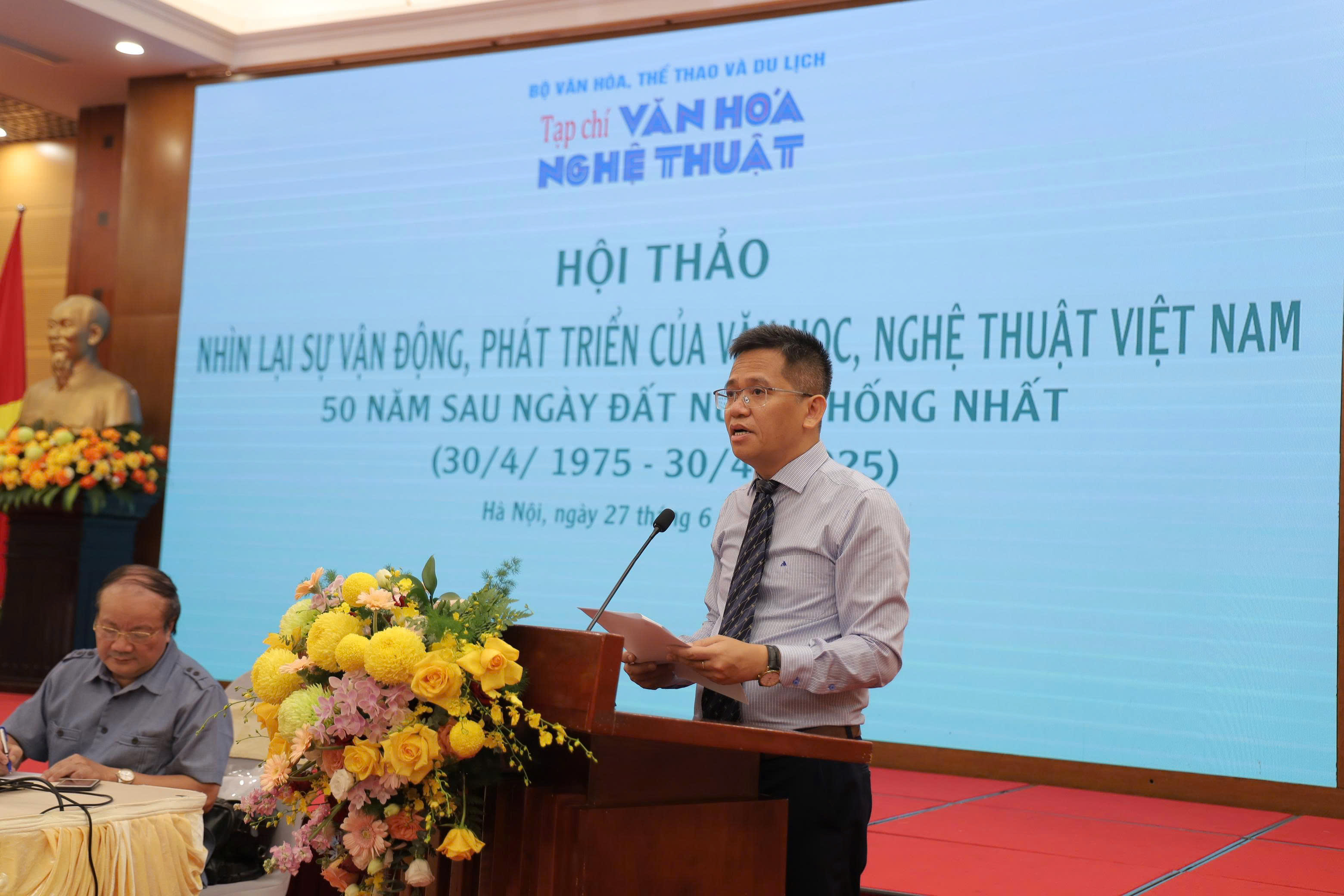 Nhìn lại sự vận động, phát triển của văn học, nghệ thuật Việt Nam 50 năm sau ngày đất nước thống nhất - 2