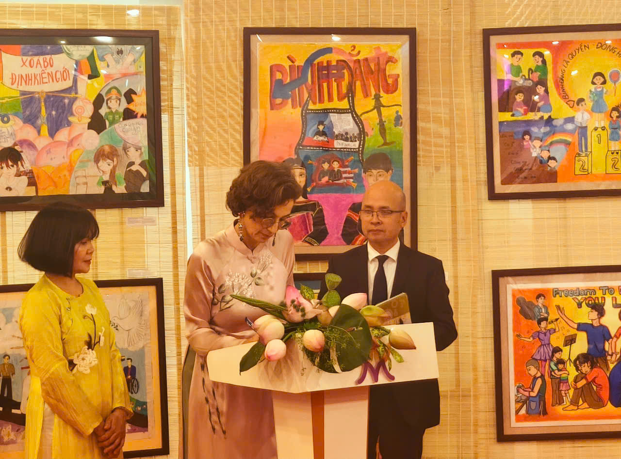 Phu nhân Tổng Bí Thư và Tổng Giám đốc UNESCO tham dự triển lãm ảnh “Chúng tôi có thể” - 2
