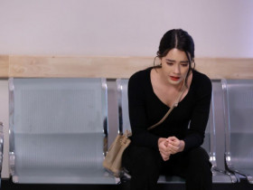 Bố tái hôn với vợ giàu nhưng tôi cưới không được cho một đồng, đọc di chúc của ông mà tôi ngã quỵ