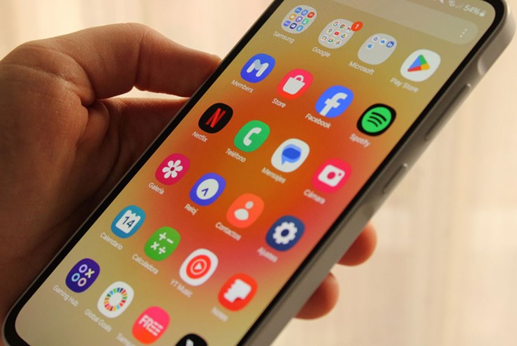 Samsung và Apple lãnh hậu quả vì tội cài sẵn gần 200 ứng dụng - 1