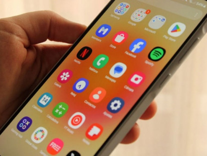 Công nghệ - Samsung và Apple lãnh hậu quả vì tội cài sẵn gần 200 ứng dụng