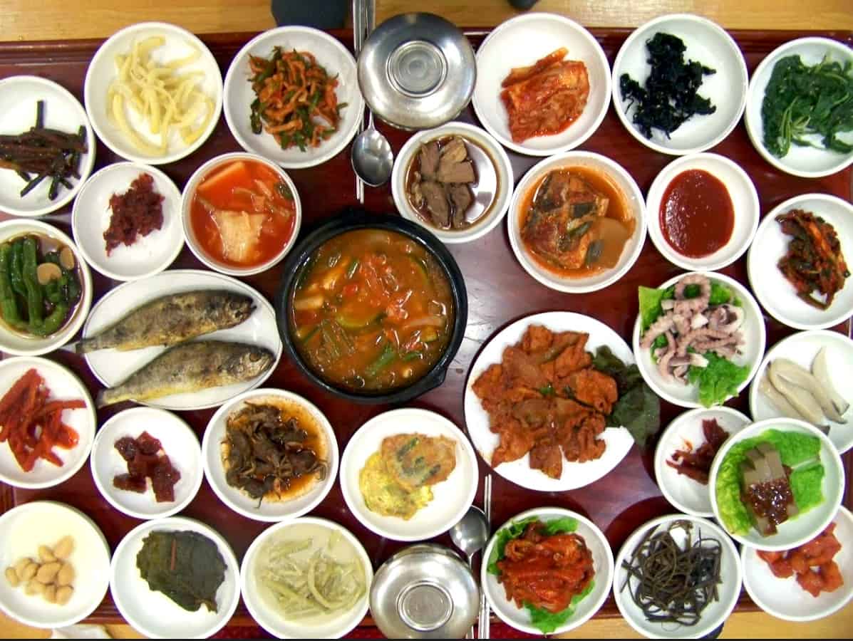 Mâm cơm truyền thống Hàn Quốc khiến người lười rửa bát “chạy mất dép” - 1