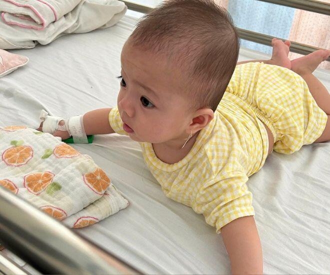 Hành trình mạnh mẽ của em bé 1kg: Con chào đời quá sớm nhưng vẫn kịp mang lại phép màu cho mẹ (P5) - 1