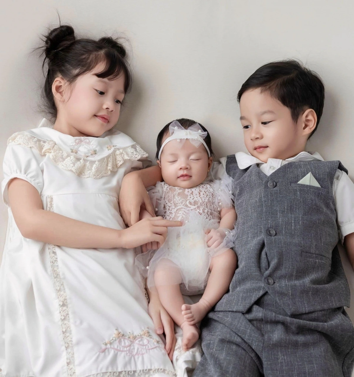 4 nàng hậu rời showbiz làm mẹ đảm: Người sinh 6 con được tặng biệt thự 100 tỷ, người trầm cảm vì mất chồng đột ngột - 3