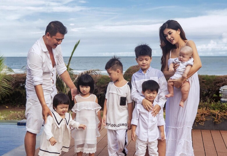 4 nàng hậu rời showbiz làm mẹ đảm: Người sinh 6 con được tặng biệt thự 100 tỷ, người trầm cảm vì mất chồng đột ngột - 6