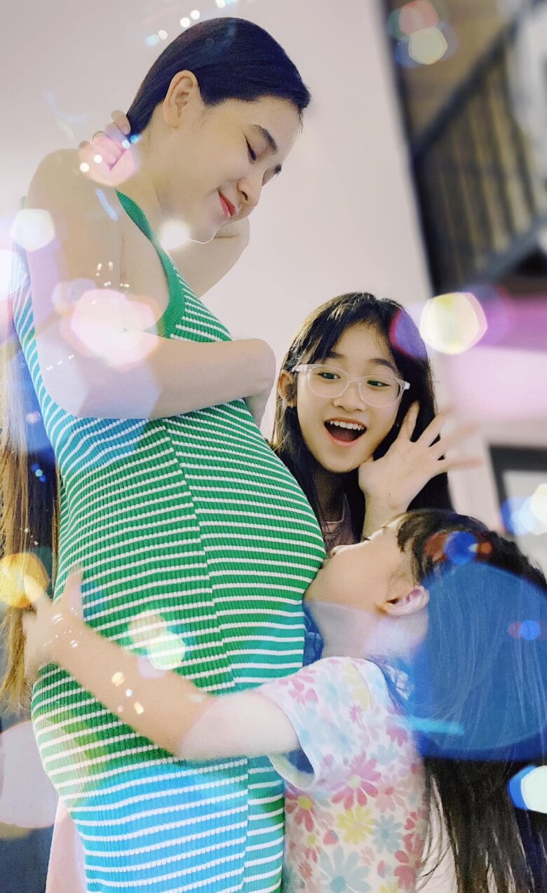 Vợ diễn viên Bảo Anh mang bầu 3 lần vẫn đẹp nuột nà, nhìn qua cứ ngỡ bạn học của con gái - 3