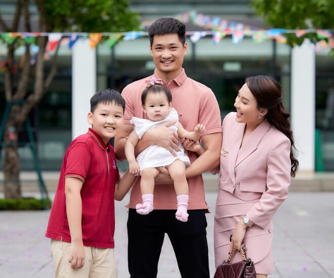 Sao Việt đẻ 2 con cách nhau 10 tuổi: Thanh Thuý bị đồn có bầu để níu giữ hôn nhân, &#34;vợ Quốc Trường&#34; sinh xong càng rạng rỡ - 1