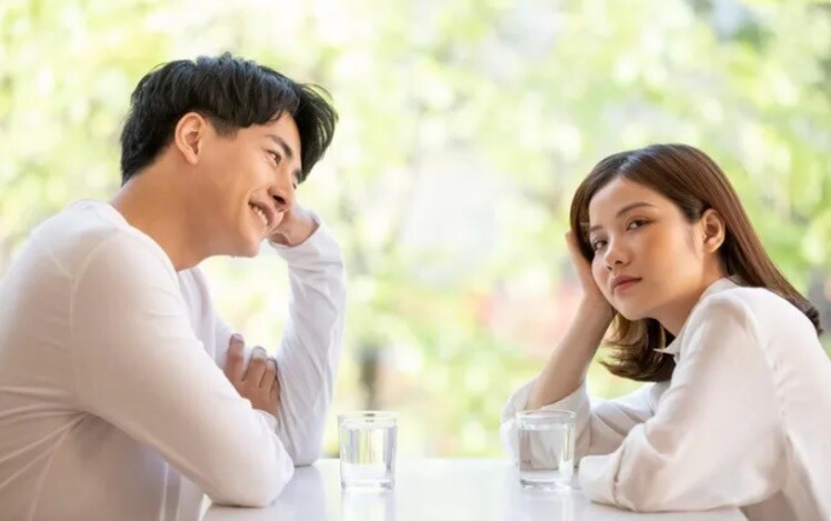 Đi mời chồng cũ dự đám cưới, tôi bàng hoàng khi thấy người đàn ông ra mở cổng - 2